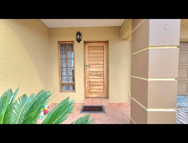 3 BEDROOM TOWNHOUSE FOR SALE IN ISLAND VIEW